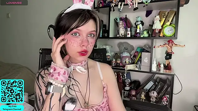 Snapshot of MadalynNosel chatting on June 17, 2026, 7:00 am MadalynNosel online show from June 17, 2026, 7:00 am
