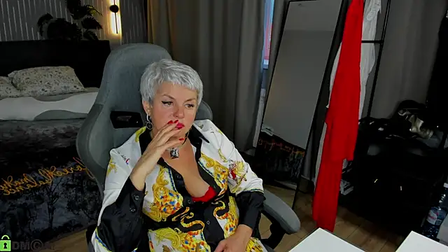 Linda Zef1r online show from June 3, 2026, 1:19 am