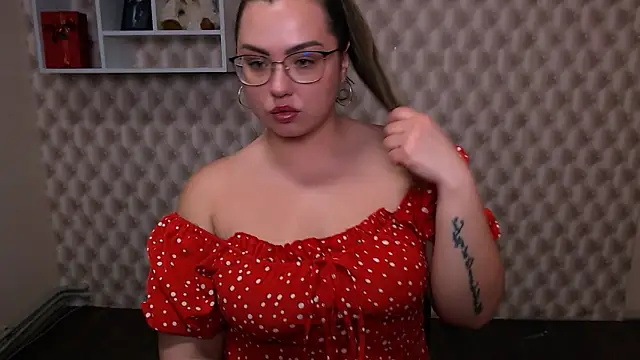 Snapshot of AminaSoul_ chatting on April 10, 2026, 7:46 am AminaSoul online show from April 10, 2026, 7:46 am