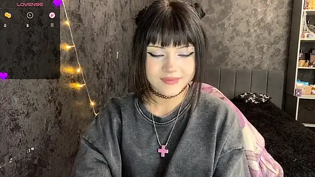 Snapshot of EmilyEmbears chatting on June 30, 2026, 8:04 am EmilyEmbears online show from June 30, 2026, 8:04 am
