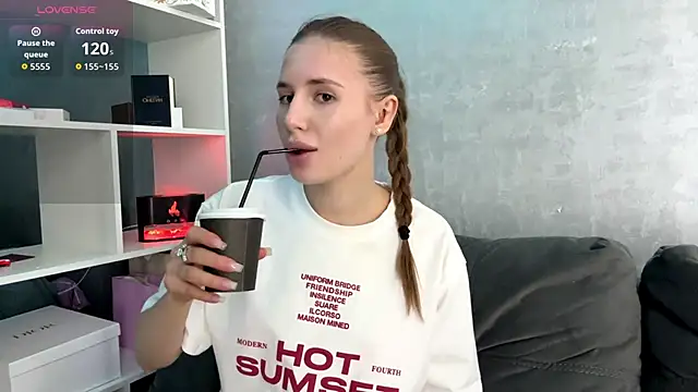 Snapshot of PollyRysh chatting on April 6, 2026, 3:35 pm PollyRysh online show from April 6, 2026, 3:35 pm