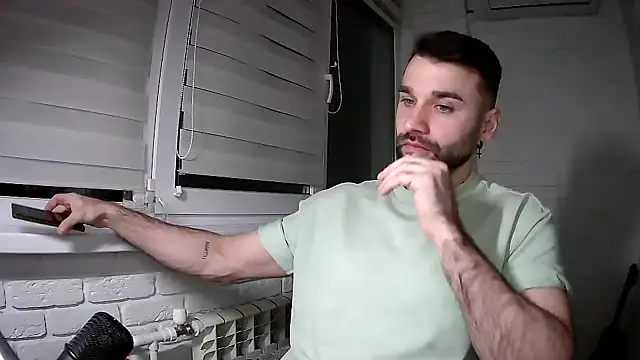 Snapshot of DaddySlava chatting on April 3, 2026, 8:18 pm DaddySlava online show from April 3, 2026, 8:18 pm