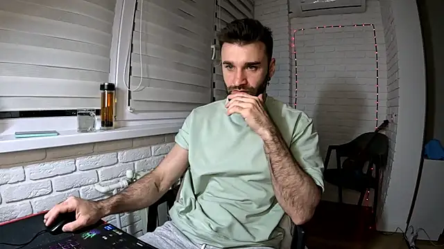 Snapshot of DaddySlava chatting on April 16, 2026, 8:53 pm DaddySlava online show from April 16, 2026, 8:53 pm