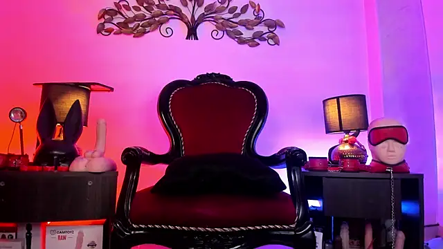Snapshot of Madamedaphne_ chatting on July 10, 2026, 4:53 pm Madamedaphne online show from July 10, 2026, 4:53 pm