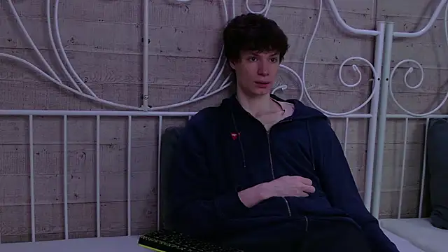 EdwardHogan online show from April 3, 2026, 3:54 pm