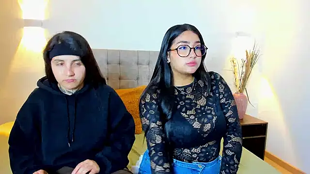 Elisa n Emma online show from April 3, 2026, 12:47 pm