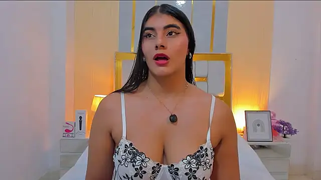Snapshot of Alara_Keyy chatting on May 15, 2026, 6:48 pm Alara Keyy online show from May 15, 2026, 6:48 pm