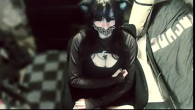 Snapshot of ErroneousMeow chatting on April 2, 2026, 11:02 pm ErroneousMeow online show from April 2, 2026, 11:02 pm