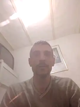 Guillelp online show from May 17, 2026, 3:04 am