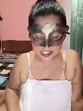 Snapshot of Maskedcurves chatting on June 25, 2026, 5:39 pm Maskedcurves online show from June 25, 2026, 5:39 pm
