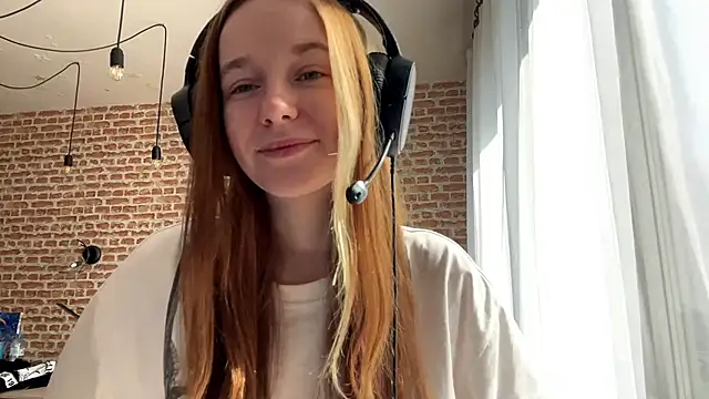 Snapshot of ElinRima chatting on April 4, 2026, 10:35 am ElinRima online show from April 4, 2026, 10:35 am