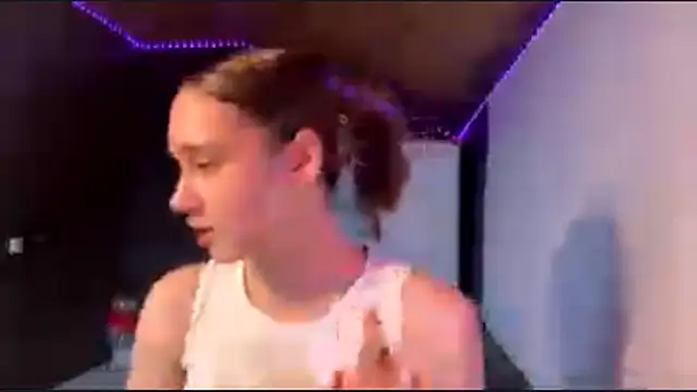 CoreenGau online show from April 15, 2026, 11:17 am