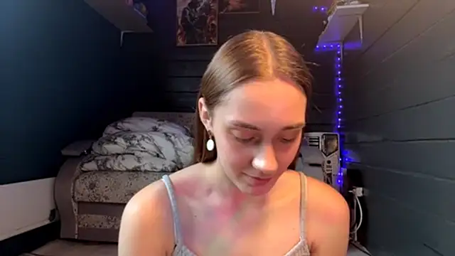 CoreenGau online show from April 16, 2026, 9:43 am