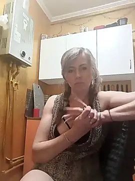 Snapshot of TaynaSecret chatting on April 4, 2026, 8:17 pm TaynaSecret online show from April 4, 2026, 8:17 pm