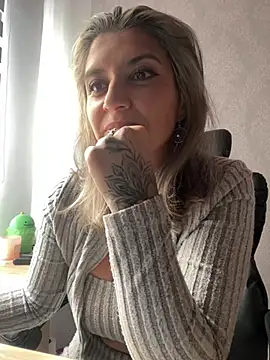 Snapshot of Isabella_varella- chatting on July 10, 2026, 2:08 pm Isabella varella- online show from July 10, 2026, 2:08 pm