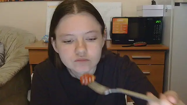 Snapshot of JessicaHolland1 chatting on July 7, 2026, 6:23 pm JessicaHolland1 online show from July 7, 2026, 6:23 pm