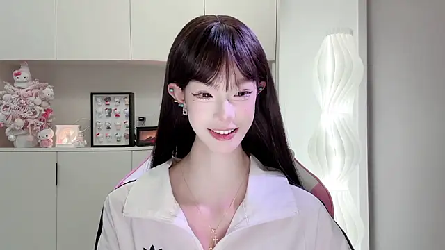 Snapshot of -Moonshine chatting on April 9, 2026, 10:20 am -Moonshine online show from April 9, 2026, 10:20 am