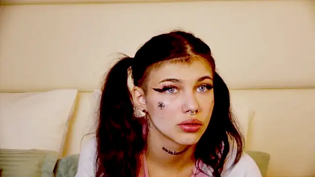YasminnStorm online show from July 27, 2026, 4:08 am