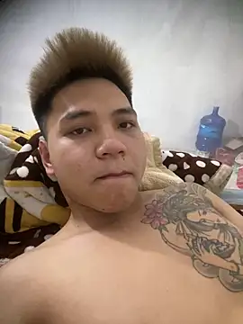 ahtaikk12345 online show from April 4, 2026, 1:37 am