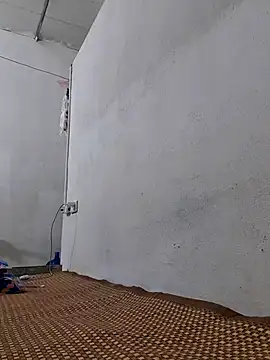 ahtaikk12345 online show from April 13, 2026, 10:43 am