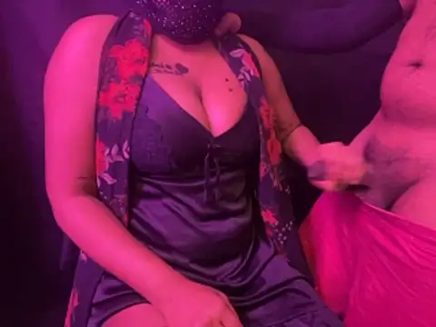 Lovebirds721 online show from April 3, 2026, 7:45 pm