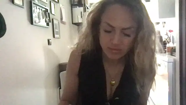 BlondSeduction online show from April 8, 2026, 8:47 am