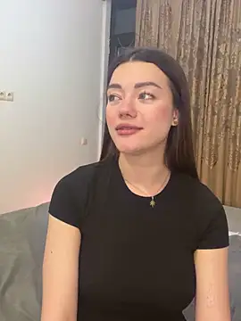 Snapshot of LucyVixxen chatting on April 8, 2026, 8:31 pm LucyVixxen online show from April 8, 2026, 8:31 pm