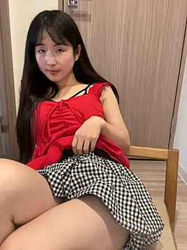 Hinako 0012 online show from June 4, 2026, 4:29 am