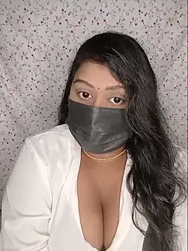 Romantic Woman online show from June 17, 2026, 6:20 pm