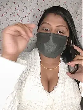 Romantic Woman online show from June 22, 2026, 6:27 pm