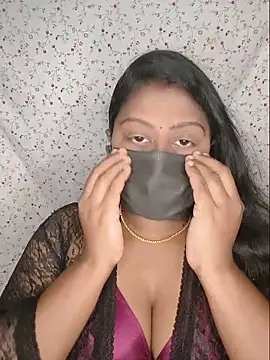 Romantic Woman online show from June 30, 2026, 5:47 pm