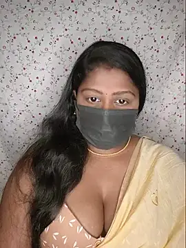Romantic Woman online show from July 22, 2026, 6:22 pm
