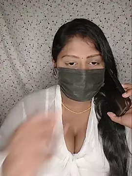 Romantic Woman online show from July 25, 2026, 9:45 pm