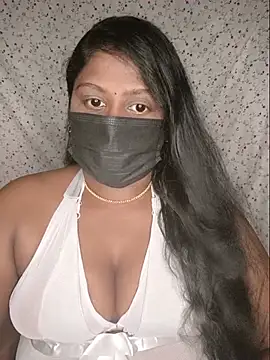 Romantic Woman online show from July 30, 2026, 8:08 pm