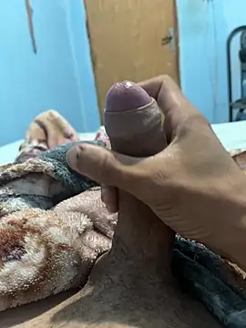 Snapshot of michaelniq chatting on April 4, 2026, 2:21 am michaelniq online show from April 4, 2026, 2:21 am