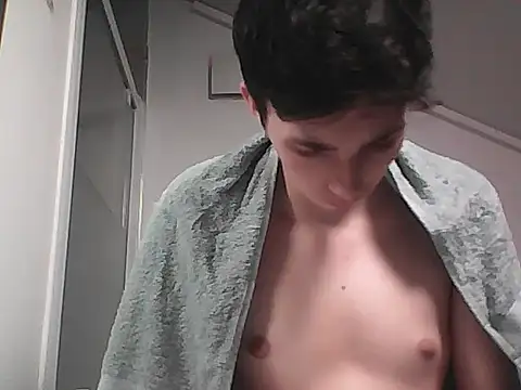 Snapshot of biscotte-du-85 chatting on April 5, 2026, 6:32 am biscotte-du-85 online show from April 5, 2026, 6:32 am