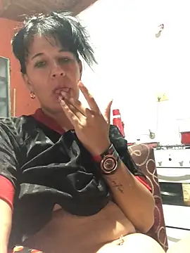 Snapshot of Laacoluu chatting on April 13, 2026, 4:40 am Laacoluu online show from April 13, 2026, 4:40 am