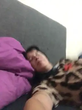 Snapshot of Laacoluu chatting on April 16, 2026, 4:35 am Laacoluu online show from April 16, 2026, 4:35 am