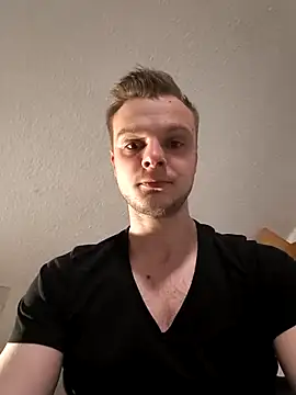 CuteDenno online show from April 6, 2026, 6:53 pm