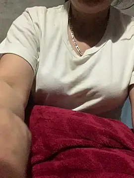 Snapshot of candy-beo chatting on April 13, 2026, 1:05 pm candy-beo online show from April 13, 2026, 1:05 pm