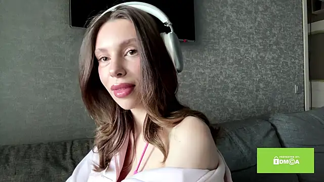 Snapshot of anycamx chatting on April 15, 2026, 5:36 am anycamx online show from April 15, 2026, 5:36 am