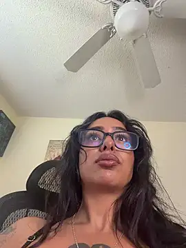 Controllercutie online show from April 7, 2026, 6:41 pm