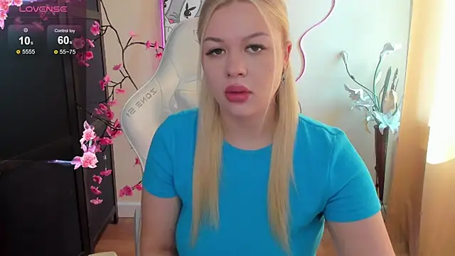 AmeliePeach online show from June 16, 2026, 1:52 am