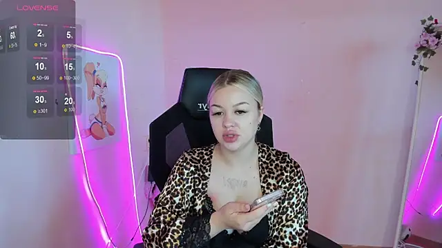 AmeliePeach online show from June 19, 2026, 1:43 am