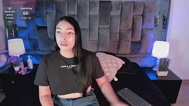 Snapshot of Ashly_bloom_ chatting on June 25, 2026, 2:55 am Ashly bloom online show from June 25, 2026, 2:55 am