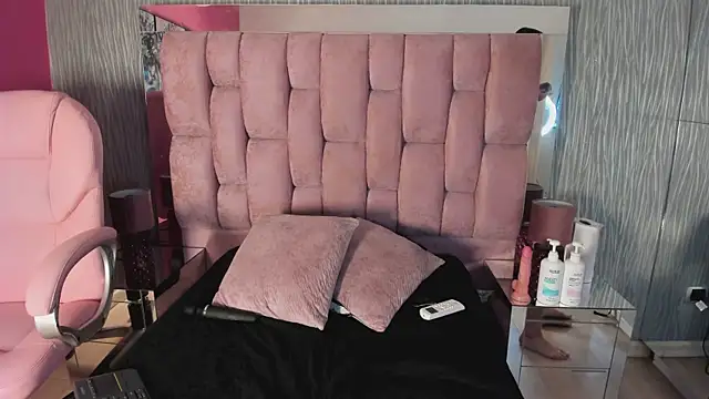 Snapshot of Ashly_bloom_ chatting on July 15, 2026, 11:26 am Ashly bloom online show from July 15, 2026, 11:26 am