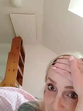 LadyFontaine online show from April 14, 2026, 5:46 am