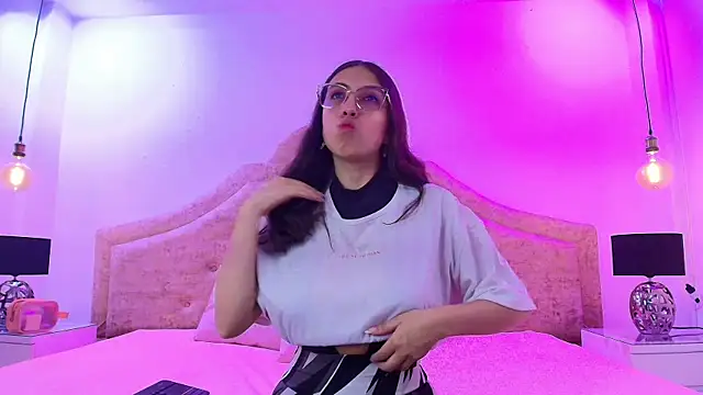 sweetlyundone online show from April 15, 2026, 7:32 pm