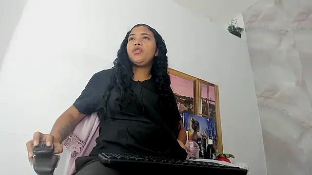 Snapshot of EllyBloom chatting on July 14, 2026, 1:39 pm EllyBloom online show from July 14, 2026, 1:39 pm