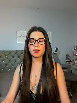 Snapshot of JassmineLove chatting on July 6, 2026, 8:22 am JassmineLove online show from July 6, 2026, 8:22 am
